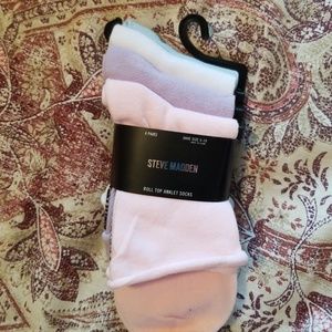 Steve Madden roll top ankle socks